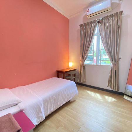Besut Guesthouse カンポン・クアラ・ベシュット エクステリア 写真