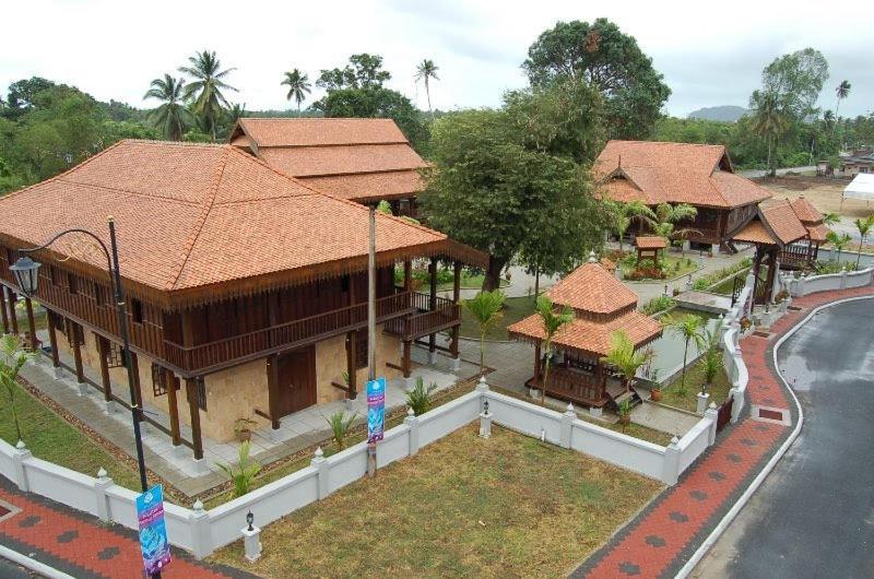 Besut Guesthouse カンポン・クアラ・ベシュット エクステリア 写真