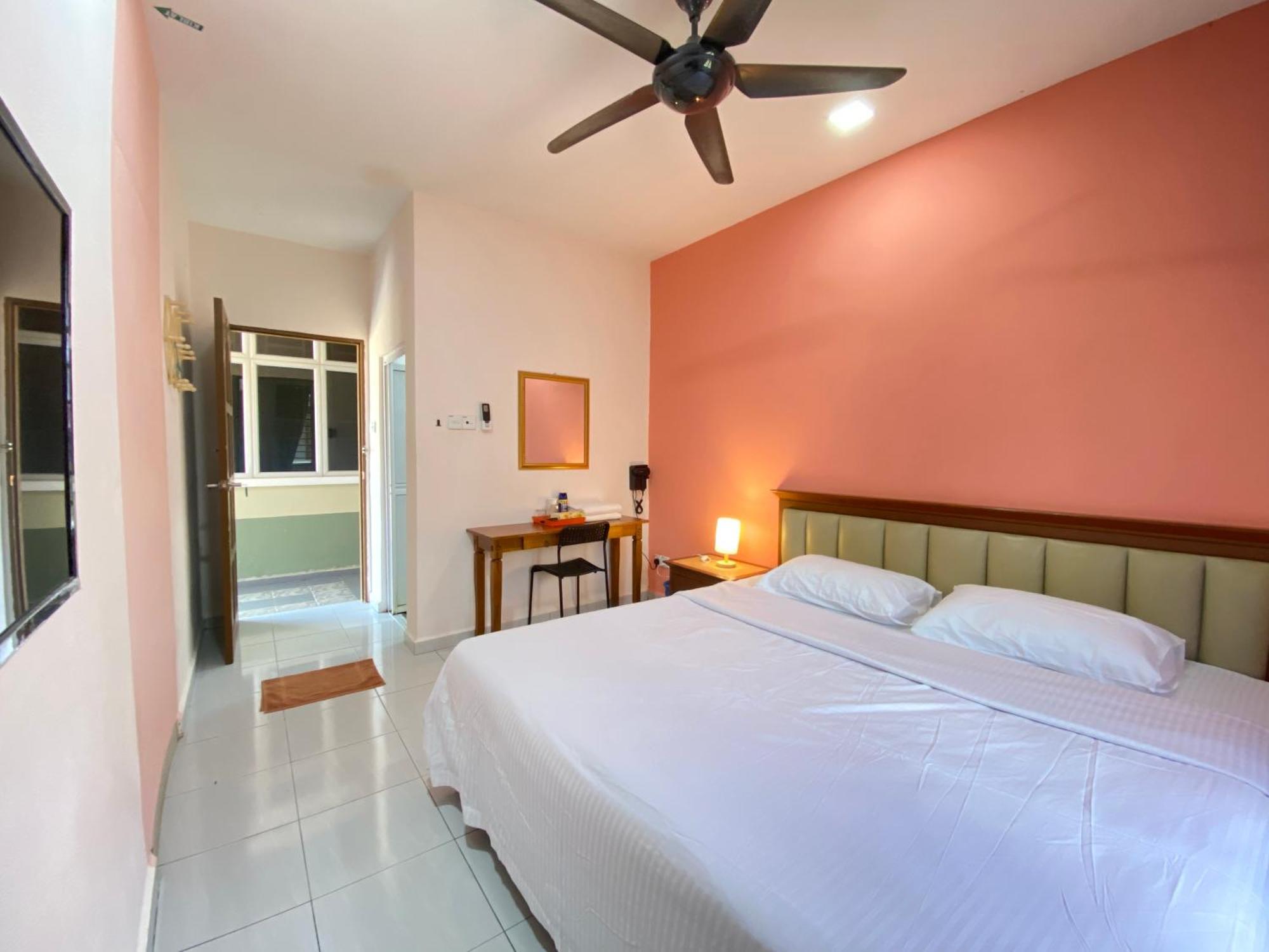 Besut Guesthouse カンポン・クアラ・ベシュット エクステリア 写真