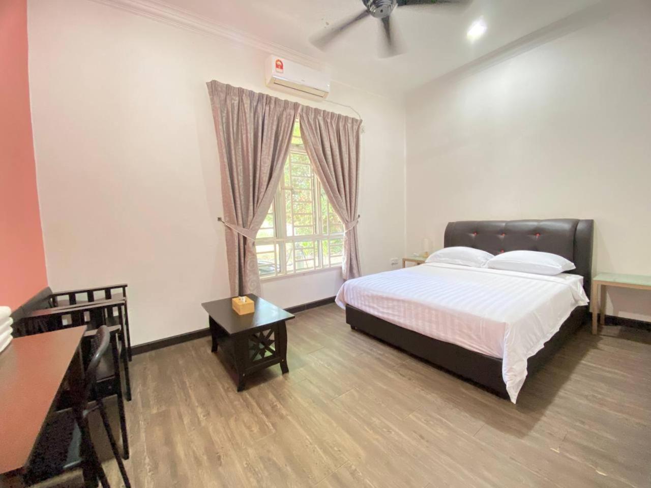 Besut Guesthouse カンポン・クアラ・ベシュット エクステリア 写真