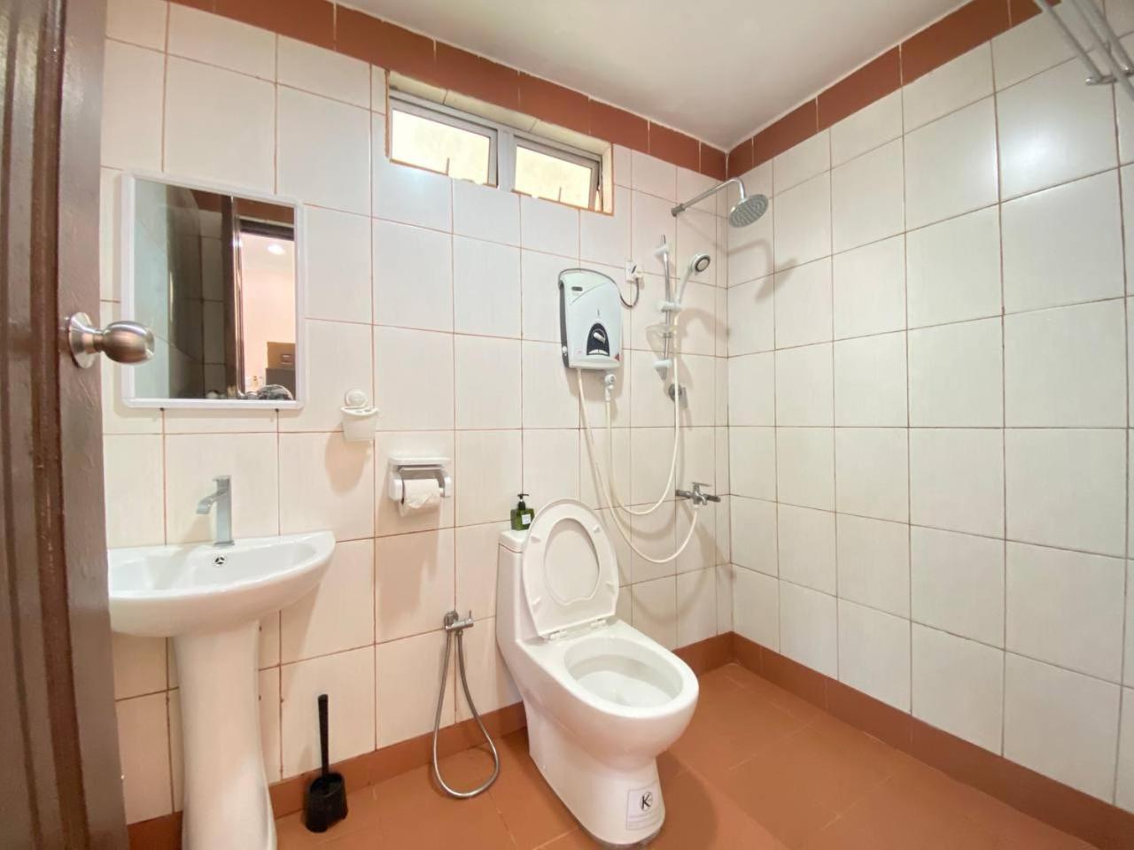 Besut Guesthouse カンポン・クアラ・ベシュット エクステリア 写真