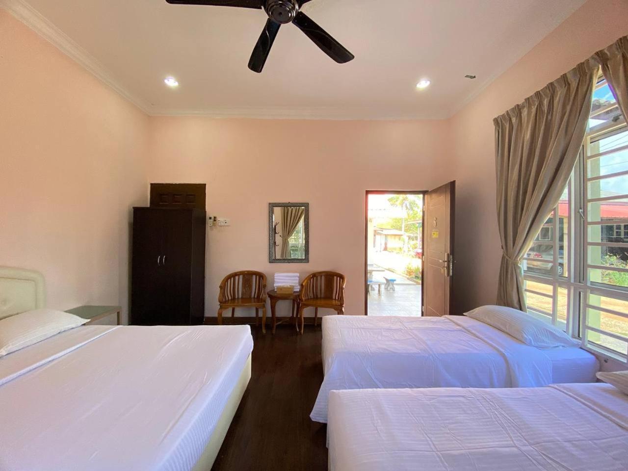 Besut Guesthouse カンポン・クアラ・ベシュット エクステリア 写真