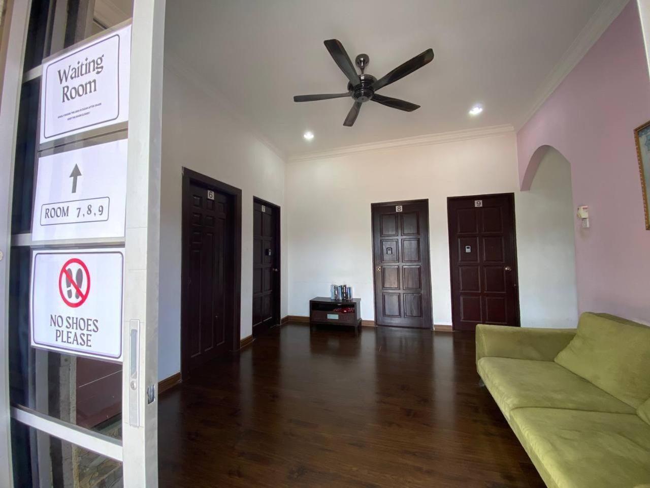 Besut Guesthouse カンポン・クアラ・ベシュット エクステリア 写真