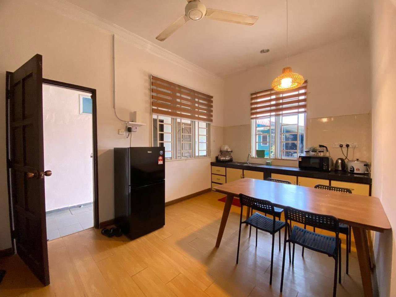 Besut Guesthouse カンポン・クアラ・ベシュット エクステリア 写真