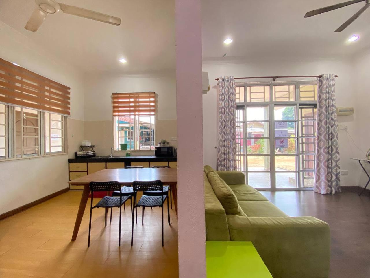 Besut Guesthouse カンポン・クアラ・ベシュット エクステリア 写真